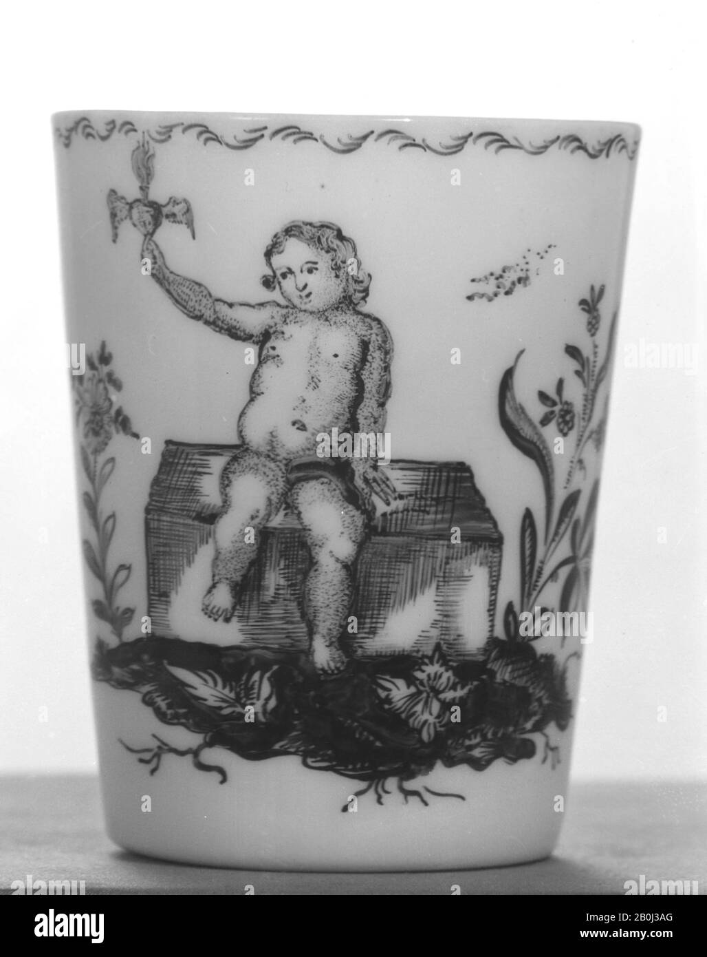 Becher, Deutsch, ca. 880, Deutsch, Milchglas, Gesamt: 3 9/16 × 2 13/16 Zoll (9 × 7,1 cm), Glas Stockfoto