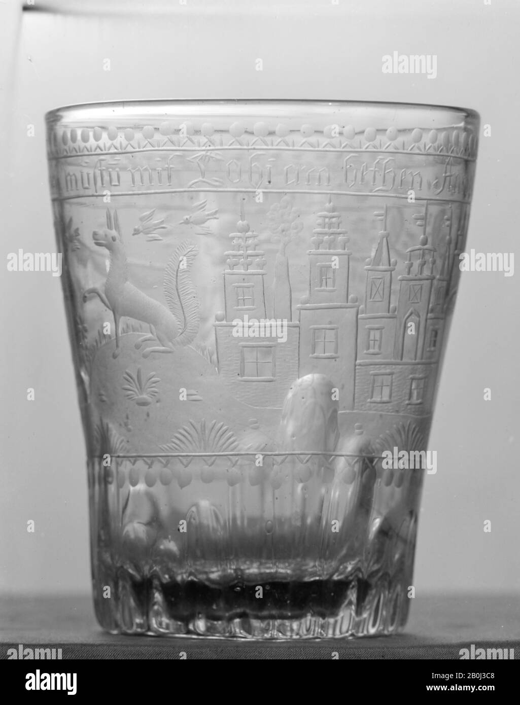 Becher, Deutsch, 1744, Deutsch, Glas, Gesamt: 4 × 3 1/4 Zoll (10,2 × 8,3 cm), Glas Stockfoto