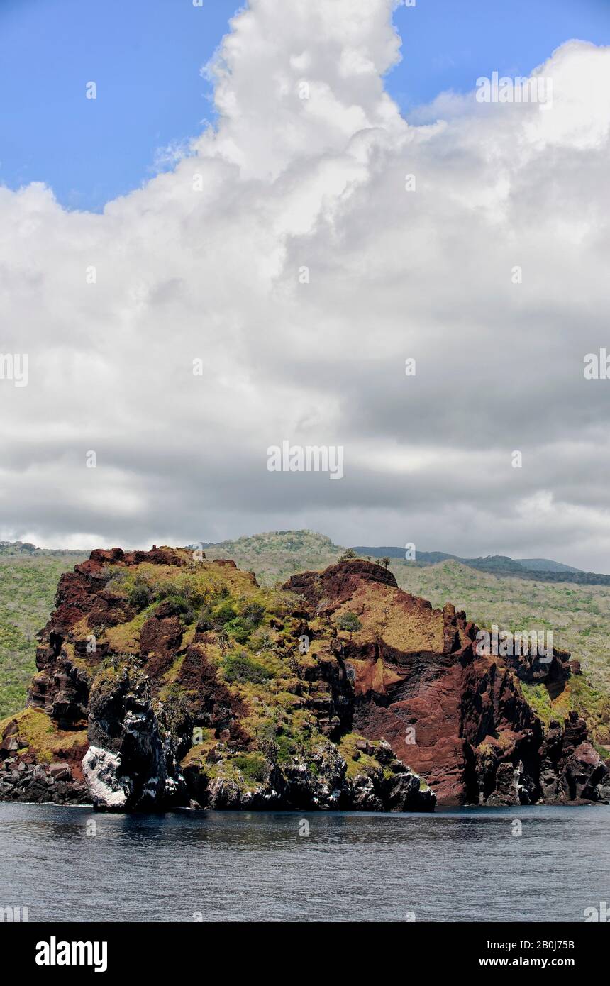 ECUADOR, GALAPAGOS-INSELN, JAMES-INSEL (SANTIAGO), BLICK AUF VULKANISCHE FELSFORMATIONEN Stockfoto