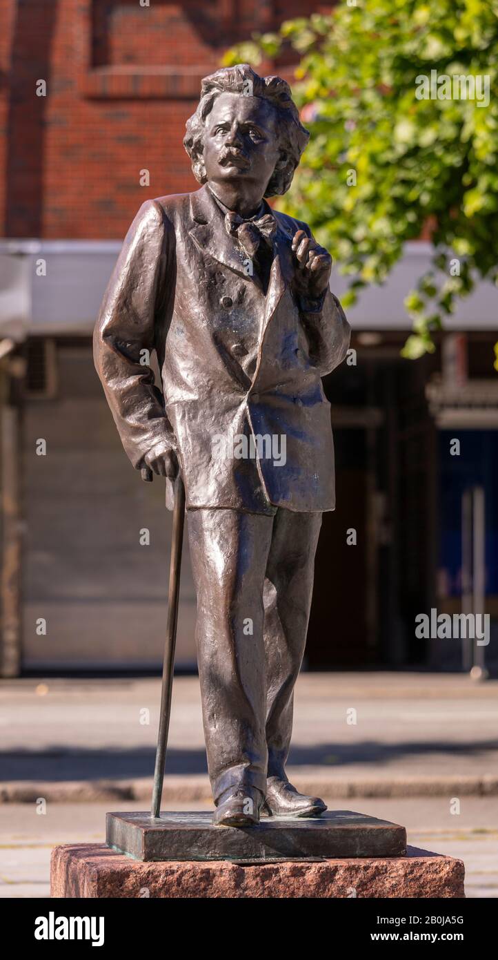 Bergen, NORWEGEN - Statue des Musikers Edvard Grieg vom Bildhauer Ingeburt Vik, 1914. Stockfoto
