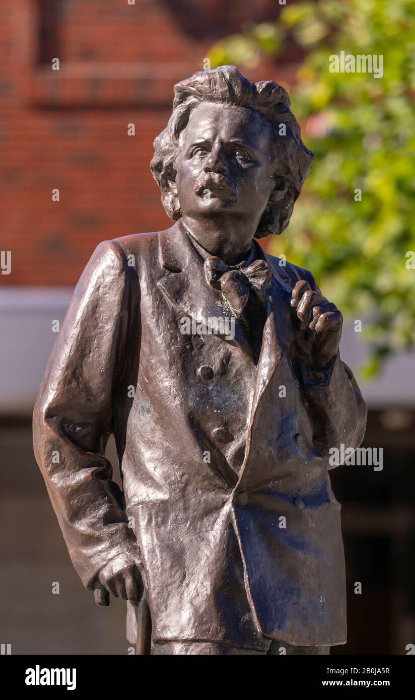 Bergen, NORWEGEN - Statue des Musikers Edvard Grieg vom Bildhauer Ingeburt Vik, 1914. Stockfoto