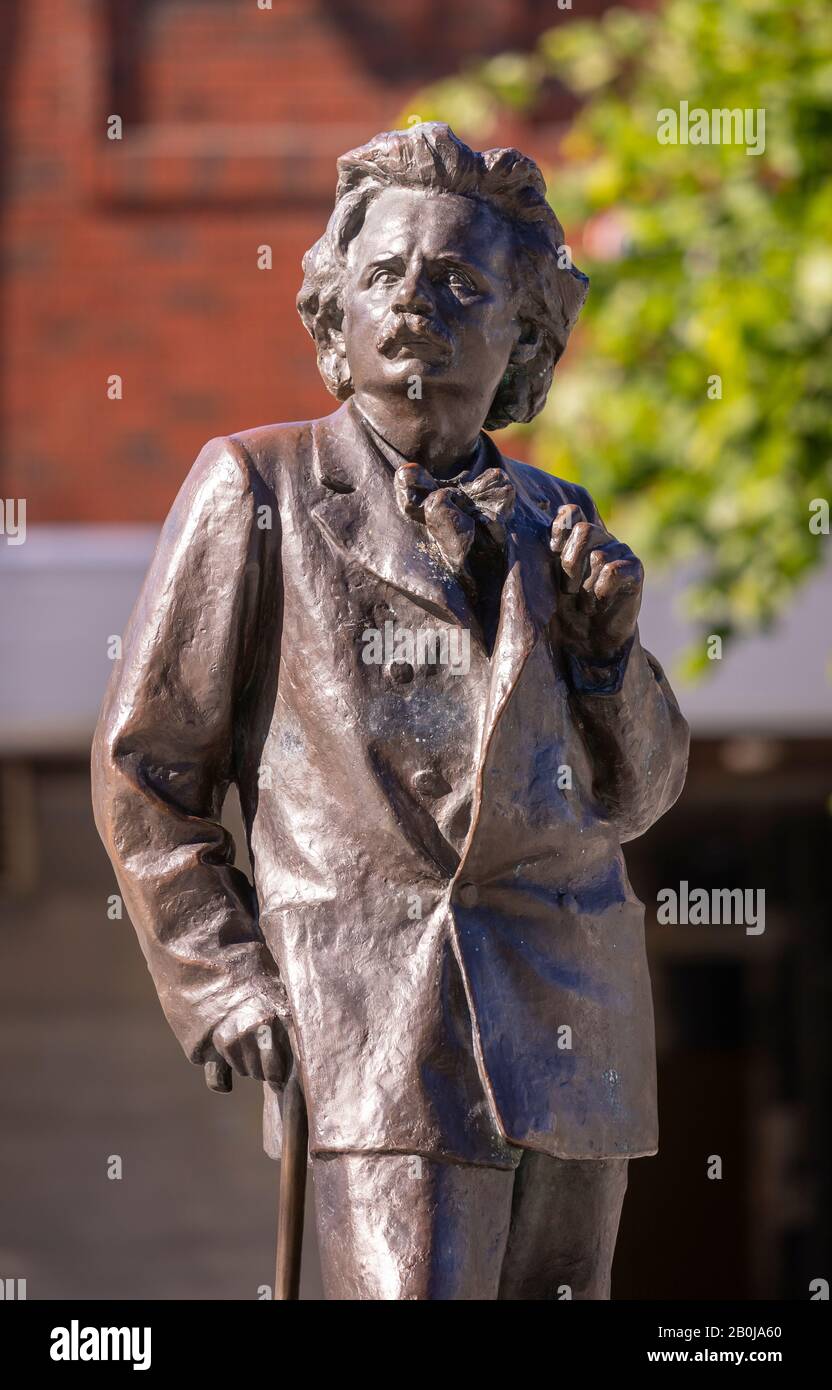 Bergen, NORWEGEN - Statue des Musikers Edvard Grieg vom Bildhauer Ingeburt Vik, 1914. Stockfoto