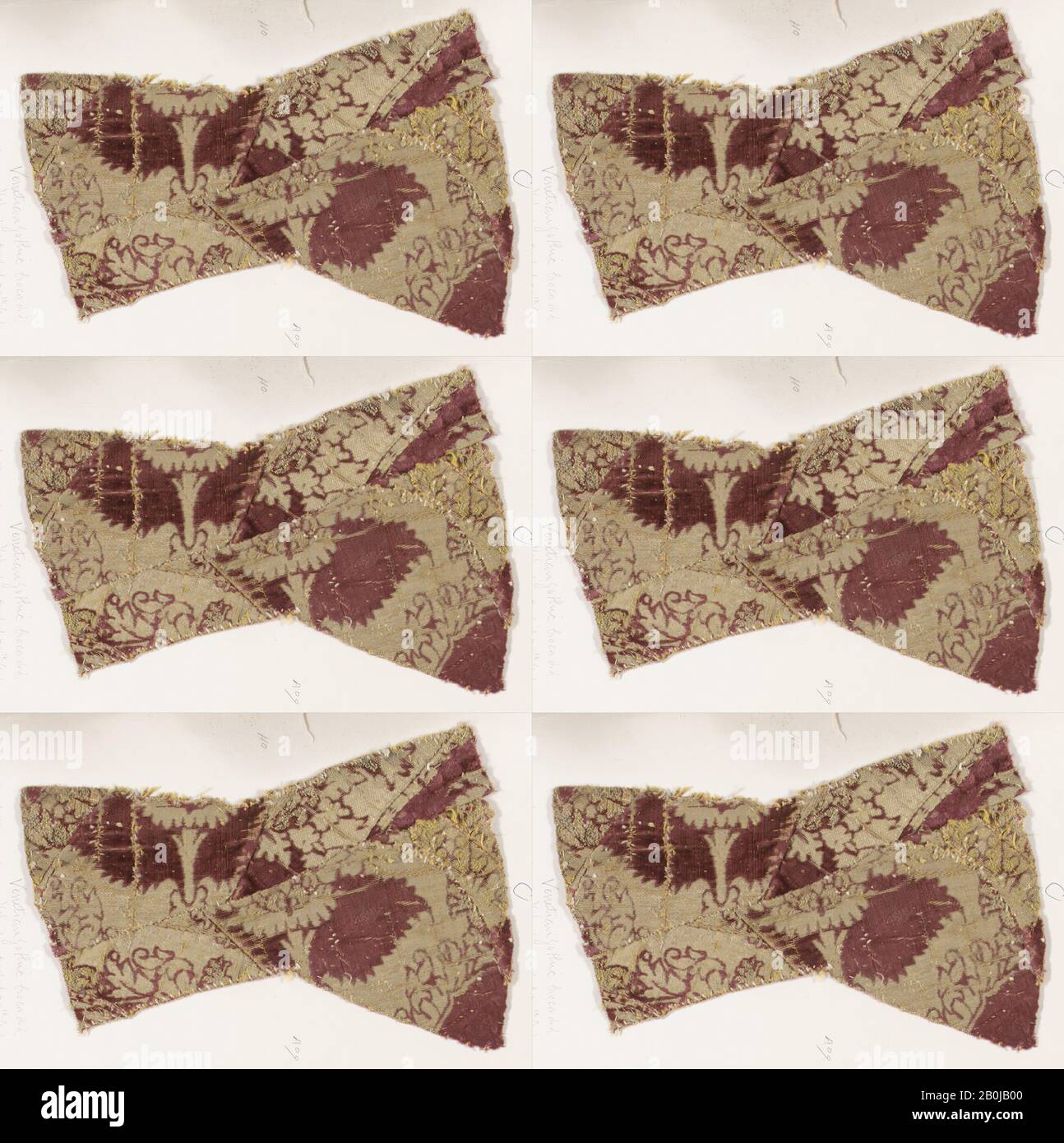 Fragment, Italienisch, Venedig, Ende des 15. Jahrhunderts, Italienisch, Venedig, Seide, Metallfaden, Gesamt: 11 1/2 x 7 3/4 Zoll. (29,2 x 19,7 cm), Textiles-Velvets Stockfoto