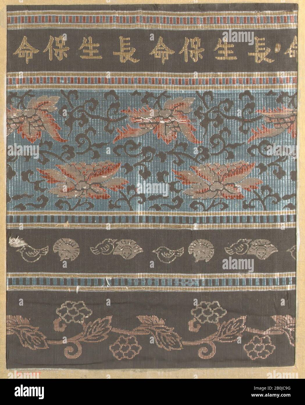 Stück, Japan, 18. Bis 19. Jahrhundert, Japan, Seide, 9 3/4 x 7 3/4 Zoll (24,77 x 19,68 cm), Textil-Woven Stockfoto Stück, Japan, 18. Bis 19. Jahrhundert, Japan, Seide, 9 3/4 x 7 3/4 Zoll (24,77 x 19,68 cm), Textil-Woven Stockfoto