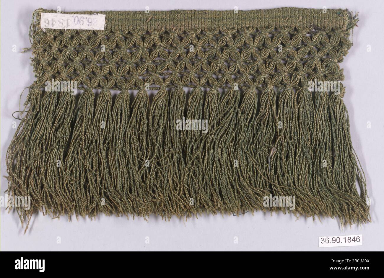 Franse, Britisch, Anfang des 19. Jahrhunderts, Britisch, Seide, L. 7 x W. 4 1/2 Zoll, 17,8 x 11,4 cm, Textil-Trimmings Stockfoto