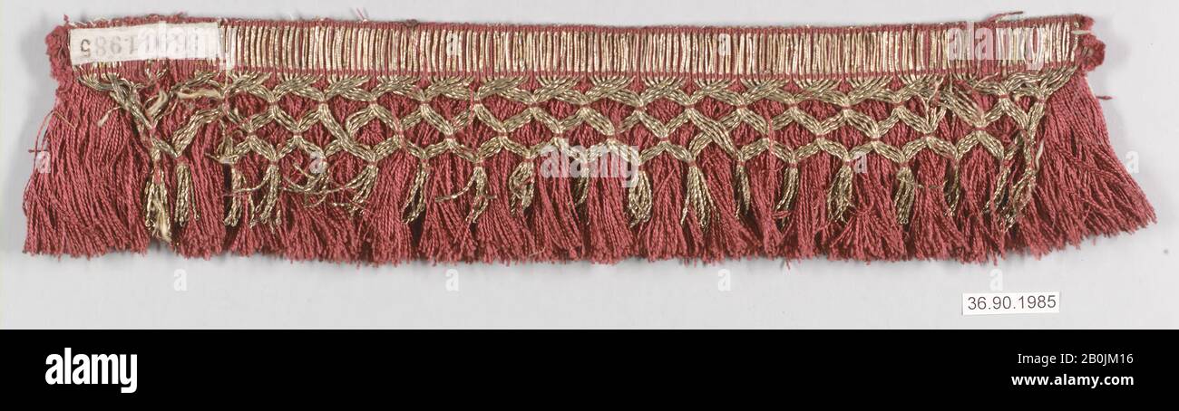 Fransen, Italienisch, ca. 1.750, Italienisch, Seide- und Metallgewinde, L. 10 3/4 x W. 2 1/2 Zoll, 27.3 x 6.4 cm, Textil-Besatz Stockfoto