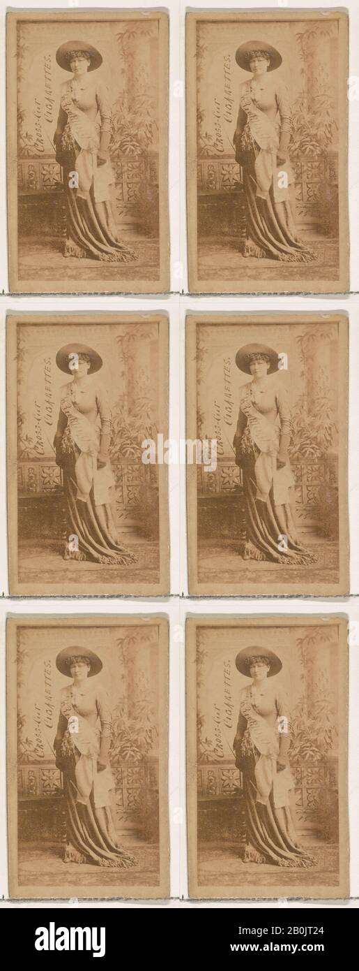 Herausgegeben von W. Duke, Sons & Co., Unbekannte Schauspielerin, die breite weiße Schärpe trägt, aus der Schauspielerserie (N145-1), die von Duke Sons & Co. Herausgegeben wurde, um Cross Cut Zigaretten zu fördern, 1880er Jahre, Albumen Foto, Blatt: 2 1/2 × 1 3/8 Zoll. (6,4 × 3,5 cm Stockfoto