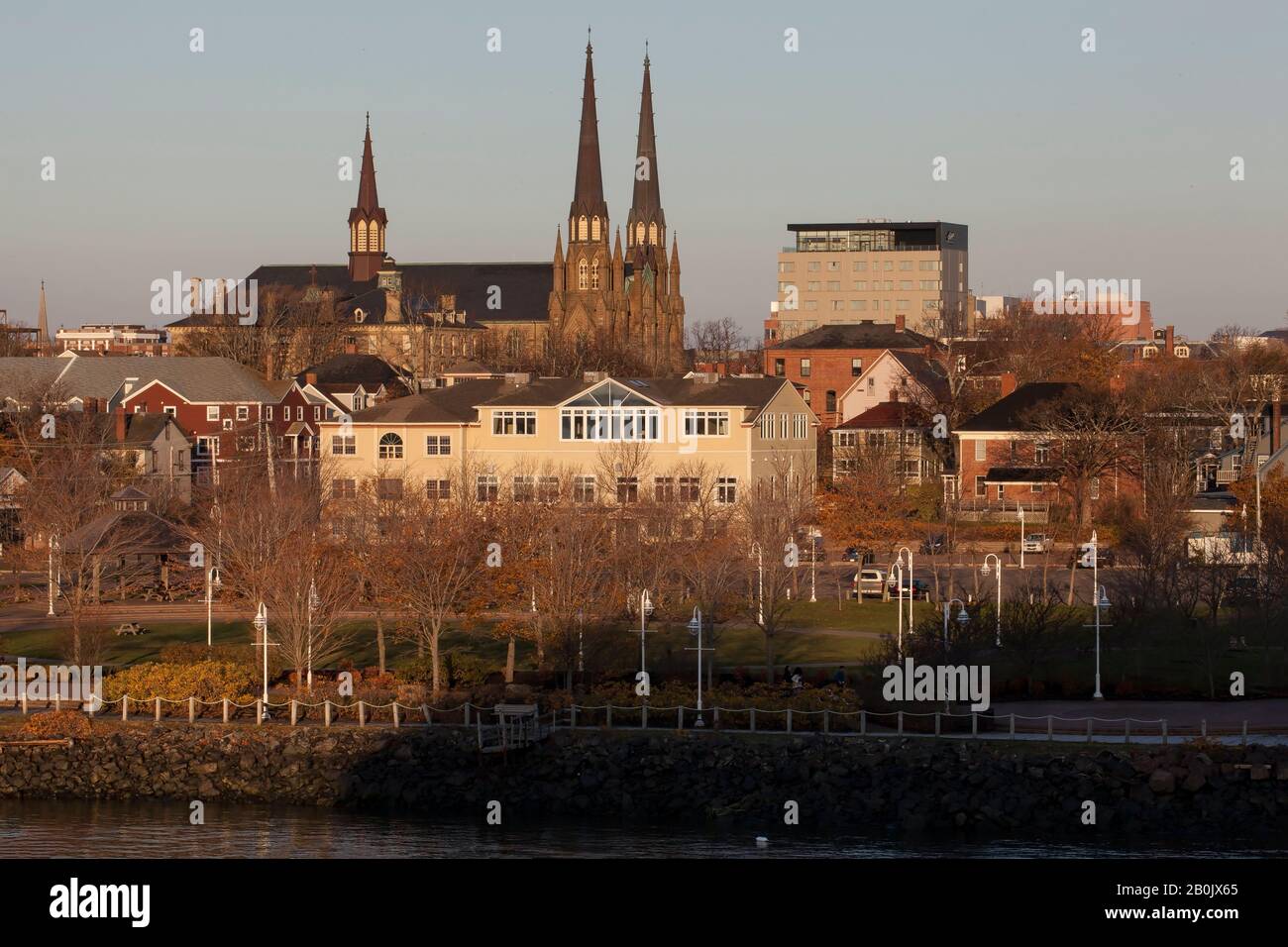 Die Skyline von Charlottetown PEI mit der Kathedrale St. Dunstan's Basilica Stockfoto