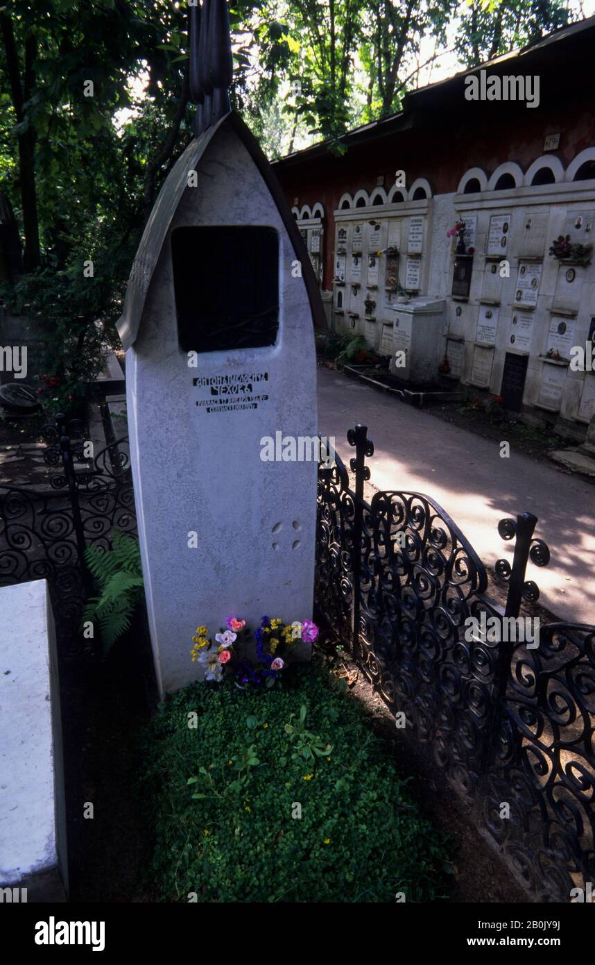 RUSSLAND, MOSKAU, NOVODEWITSCHY-FRIEDHOF, GRAB VON NIKOLAI GOGOL Stockfoto