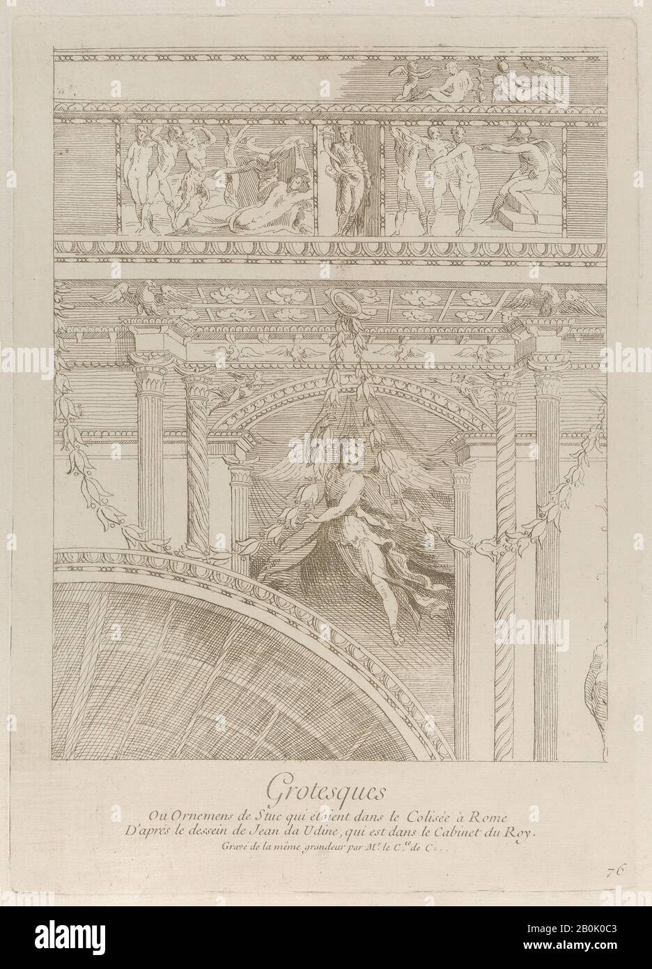 Anne Claude Philippe de Tubières, comte de Caylus, Grotesken: Detail der stuckierten Reliefarbeiten am Kolosseum in Rom, mit einer geflügelten Figur, die zwischen zwei Säulenpaaren schwebt, Anne Claude Philippe de Tubières, comte de Caylus (Französisch, Paris 1692-1764 Paris), Nach Giovanni da Udine (Giovanni dei Ricamatori) (Italienisch, Udine 1487-1564 Rom), Ca. 1729, Radierung, Platte: 13 3/16 × 9 7/16 Zoll (33,5 × 24 cm), Blatt: 20 13 / 16 × 15 5/16 Zoll (52,9 × 38,9 cm), Ausdrucke Stockfoto