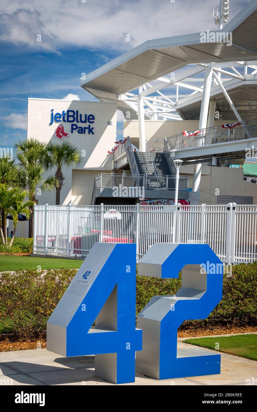 Nummer 42 - Trikotnummer von Jackie Robinson - die einzige Nummer, die in der gesamten MLB, in Boston Red Sox Training Facility, Ft Myers, Florida, zurückgezogen wird Stockfoto