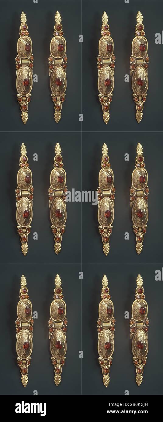 Ohrringe, Spanisch, 18. Jahrhundert, Spanisch, Gold, Jacinths (?), Länge  (jeweils): 4 1/4 Zoll (10,8 cm), Schmuck Stockfotografie - Alamy