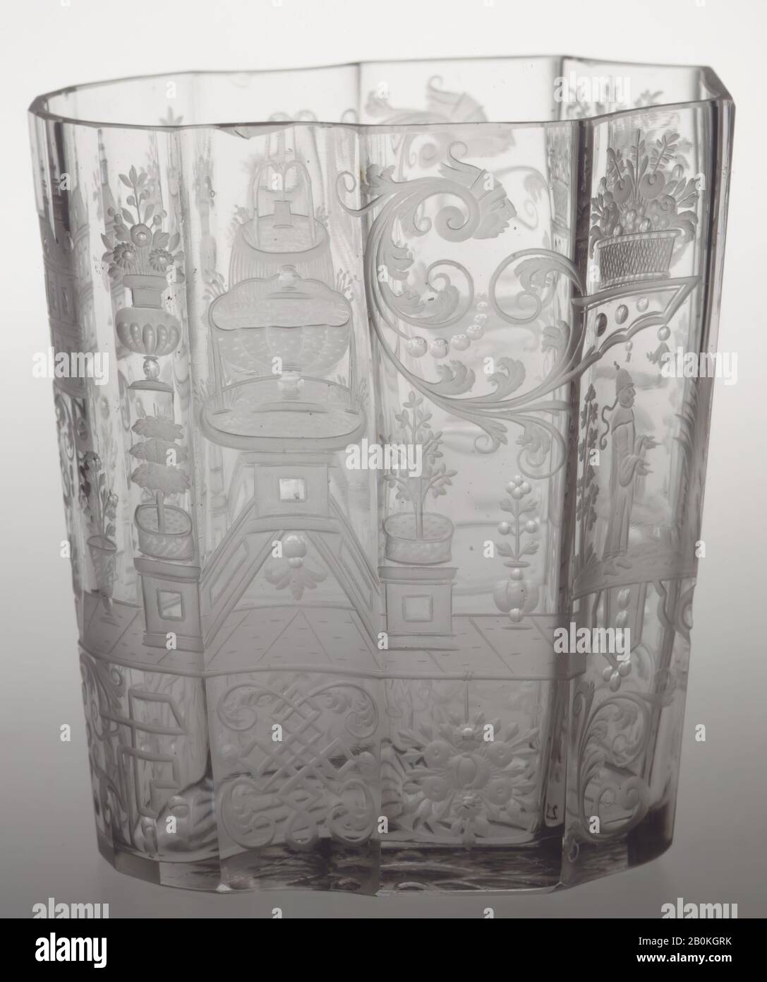 Becher, Böhmisch, Riesengebirge (Krkonoše), ca. 1730, Böhmisch, Riesengebirge (Krkonoše), Glas, Gesamt: 3 1/2 × 4 7/16 Zoll. (8,9 × 11,3 cm), Glas Stockfoto