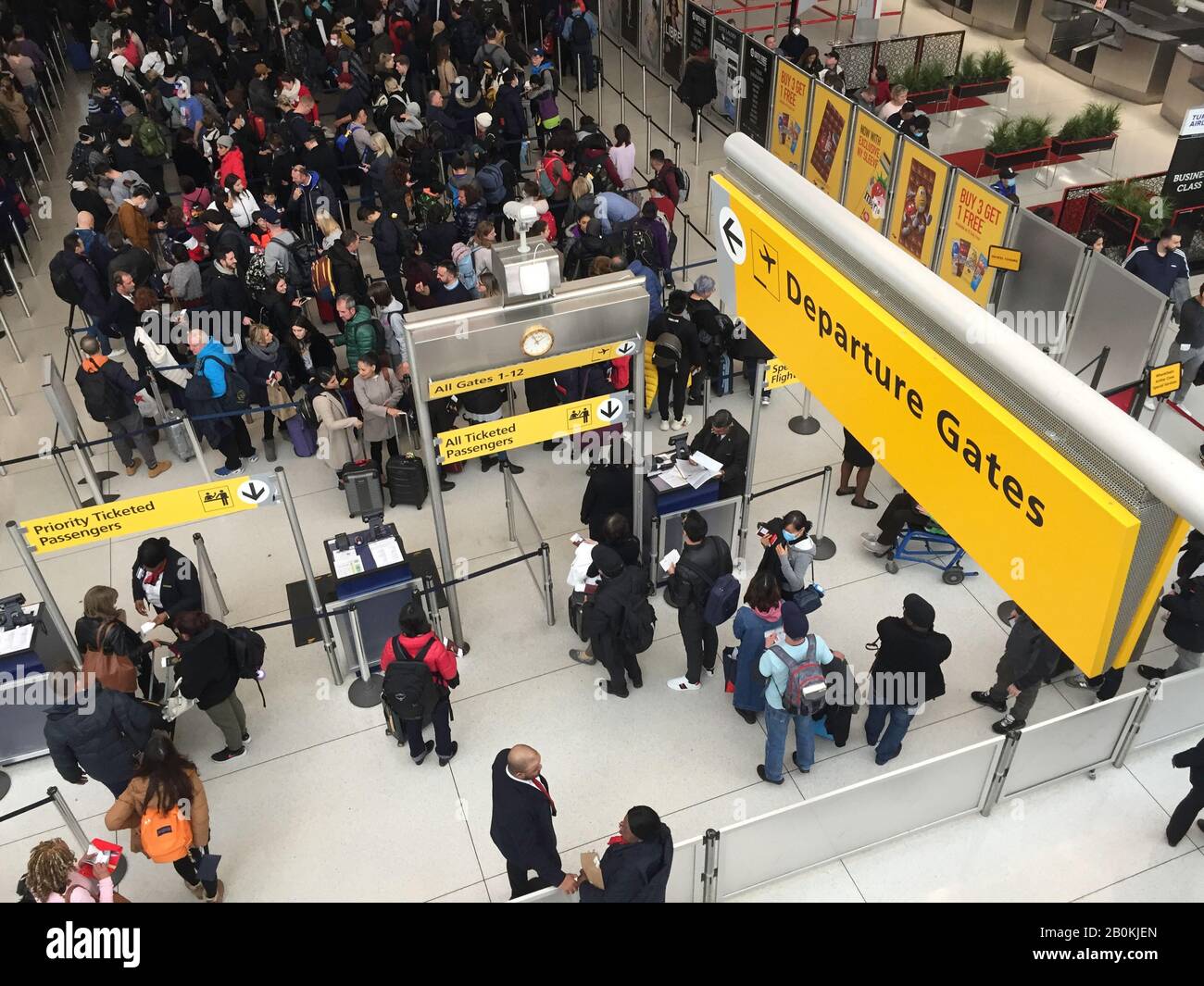 Überfülltes Terminal 1 am JFK International Airport, NYC, USA Stockfoto