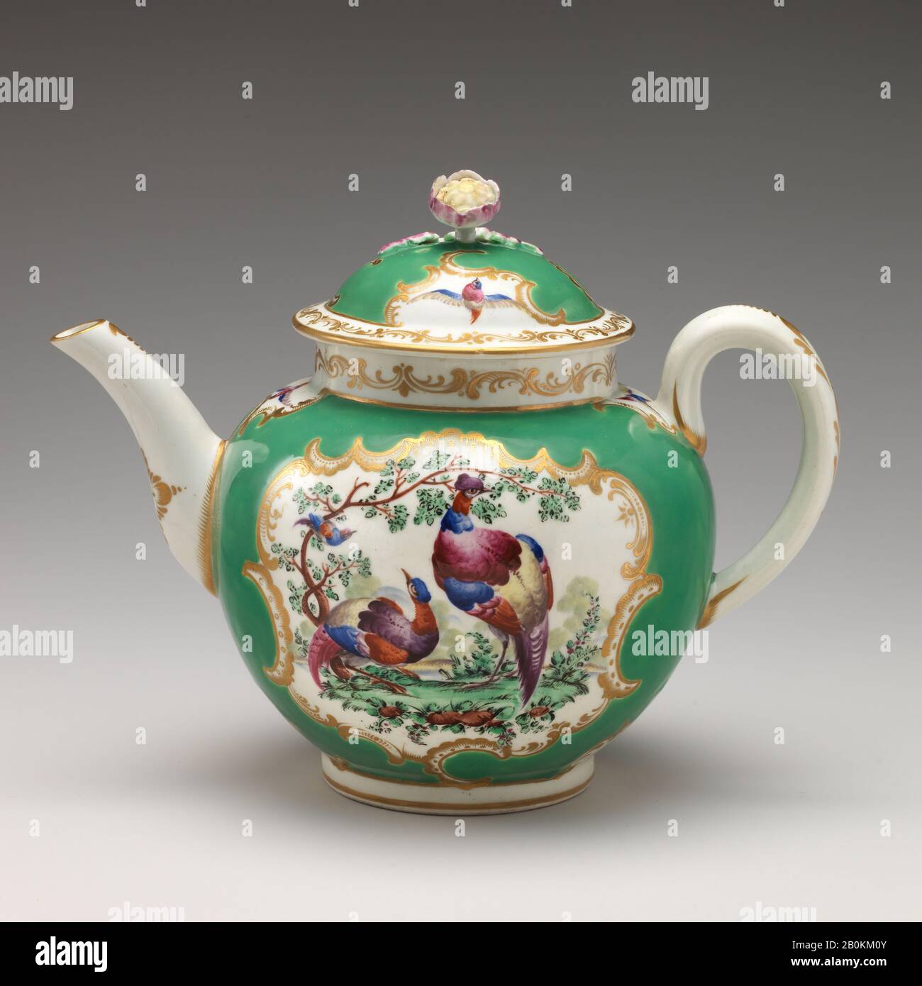 Worcester Factory, Teapot, British, Worcester, Worcester Factory (Britisch, 1751-2008), CA. 75-75, Britisch, Worcester, Paste aus Porzellan, Höhe (mit Deckel): 6 Zoll (15,2 cm), Ceramics-Porzellan Stockfoto