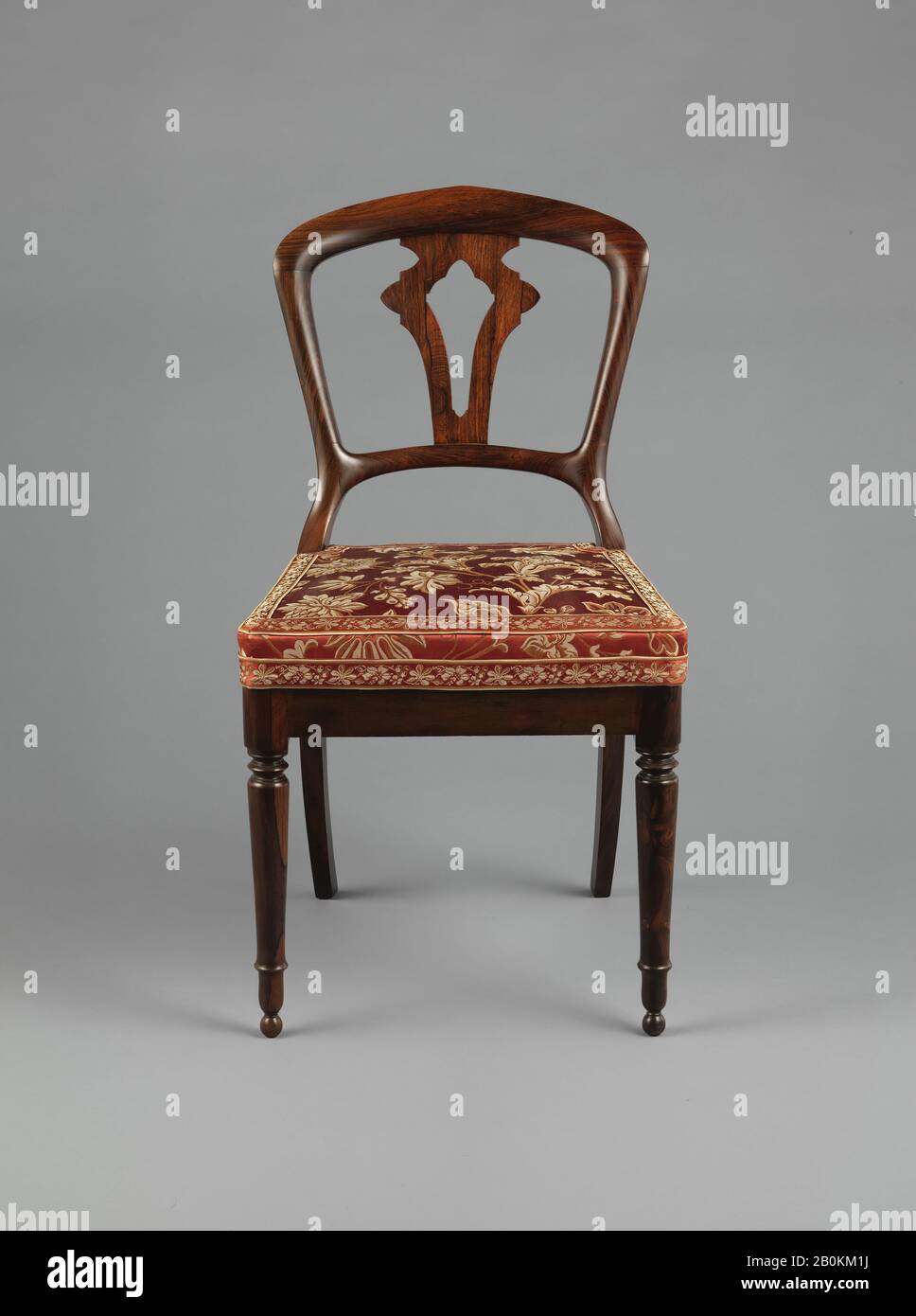 D. Phyfe & Son, Sessel, amerikanisch, D. Phyfe & Son (1052-421), ab 1848, Hergestellt in New York, New York, Vereinigte Staaten, amerikanisch, Rosewood, Palisander Furnier; Sekundärholz: Esche, 32 1/2 x 17 1/8 x 18 1/2 Zoll. (82,6 x 43,5 x 47 cm), Möbel Stockfoto