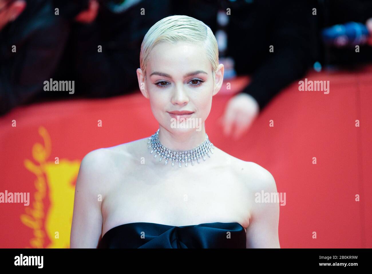 Berlinale Palast, Potsdamer Platz, Berlin, Deutschland. Februar 2020. Emilia Schuele kommt zur Eröffnungsfeier, Mein Salinger Jahr. Bild nach Gutschrift: Julie Edwards/Alamy Live News Stockfoto