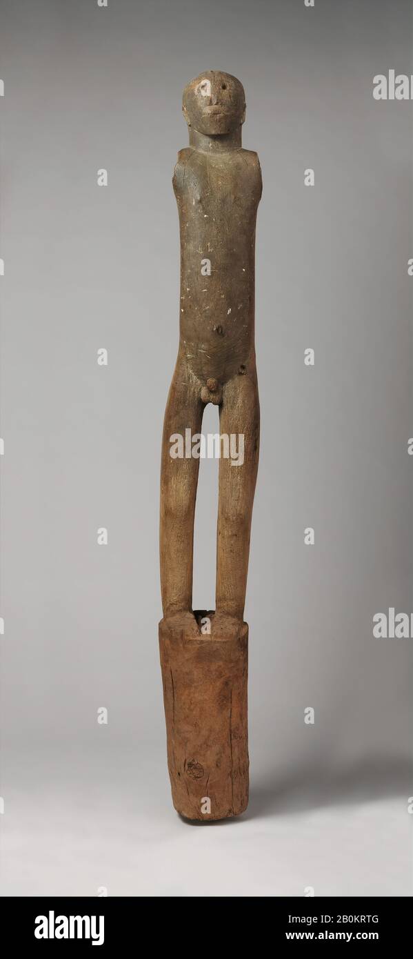 Gedenkpost: Männlich (Ngya), Bongo Peoples, Ende des 19. Jahrhunderts, Südsudan, Bongo Peoples, Wood, H. 75 1/2 in. (191,8 cm), Wood-Sculpture Stockfoto