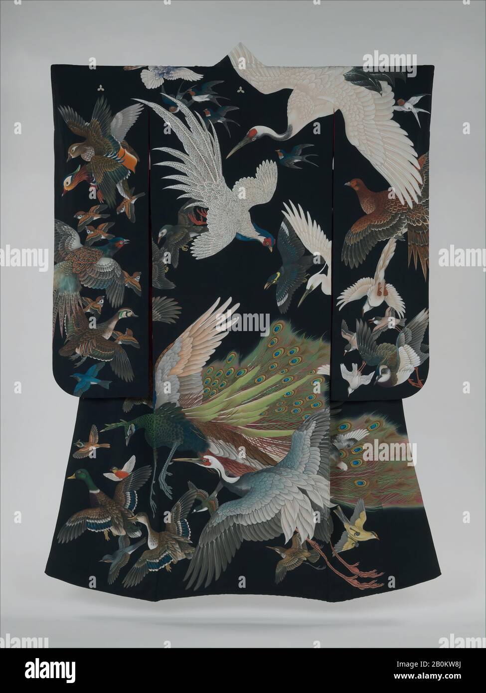 Kimono mit Vögeln im Flug, Japan, Shōwa-Periode (1926-89), Datum 1942, Japan, Dye-and-Pigment-gemusterte einfarbige Seidenkrepe (Chirimen), Gesamt: 76 7/8 x 49 3/8 Zoll (195,3 x 125,4 cm), Kostüme Stockfoto