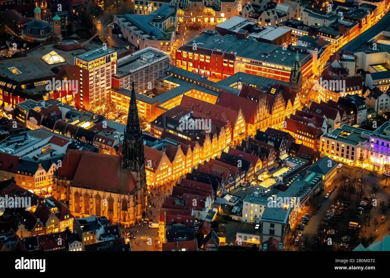Luftbild, Übersicht Münster, Prinzipalmarkt, bei St. Lamberti-Kirche, Münster, St.-Paulus-Dom, Dom, Nachtansicht, Münsterland, Nordrhein- Stockfoto