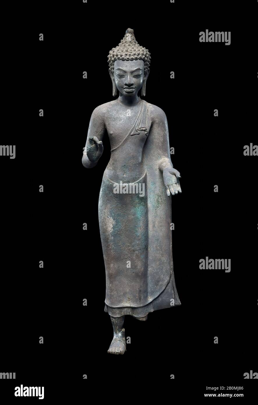 Buddha Predigt, Zentral- oder Nordostthailand, Mon-Dvaravati-Periode, Datum 8.-Anfang 9. Jahrhundert, Zentral- oder Nordostthailand, Silberlegierung, H. 15 1/2 Zoll (39,4 cm); W. 4 1/2 Zoll (11,4 cm); D. 3 3/4 Zoll (9,5 cm); Wt. EST. 13,6 kg, Skulpturen Stockfoto