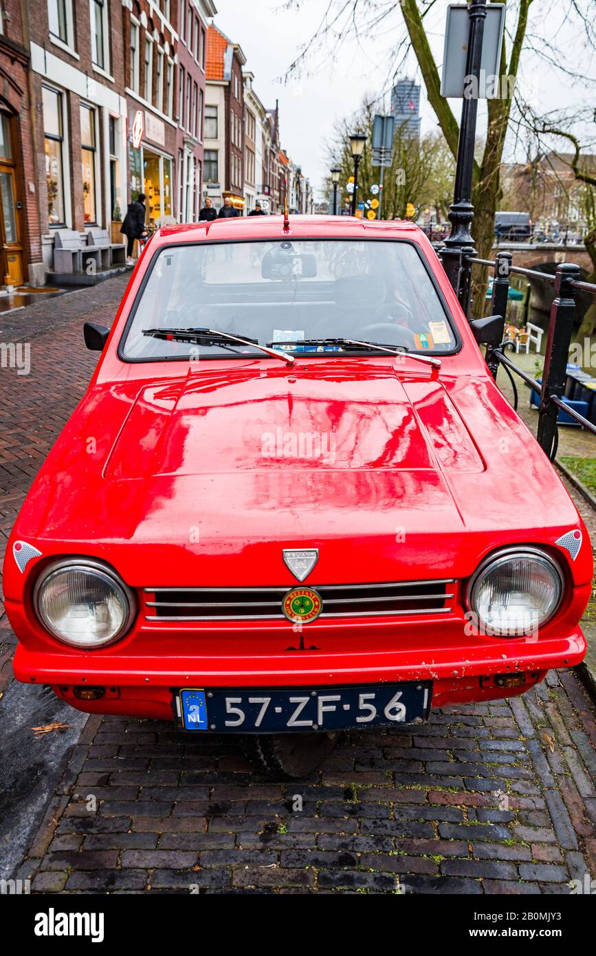 Utrechter, Niederlande - 08. Januar 2020. Alte Dreiräder rotes Auto Reliant Robin Stockfoto