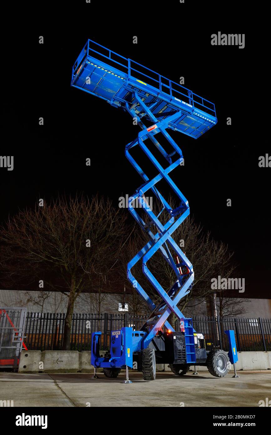 Eine Genie Lift GS 4390 RT Scherenhubplattform. Stockfoto