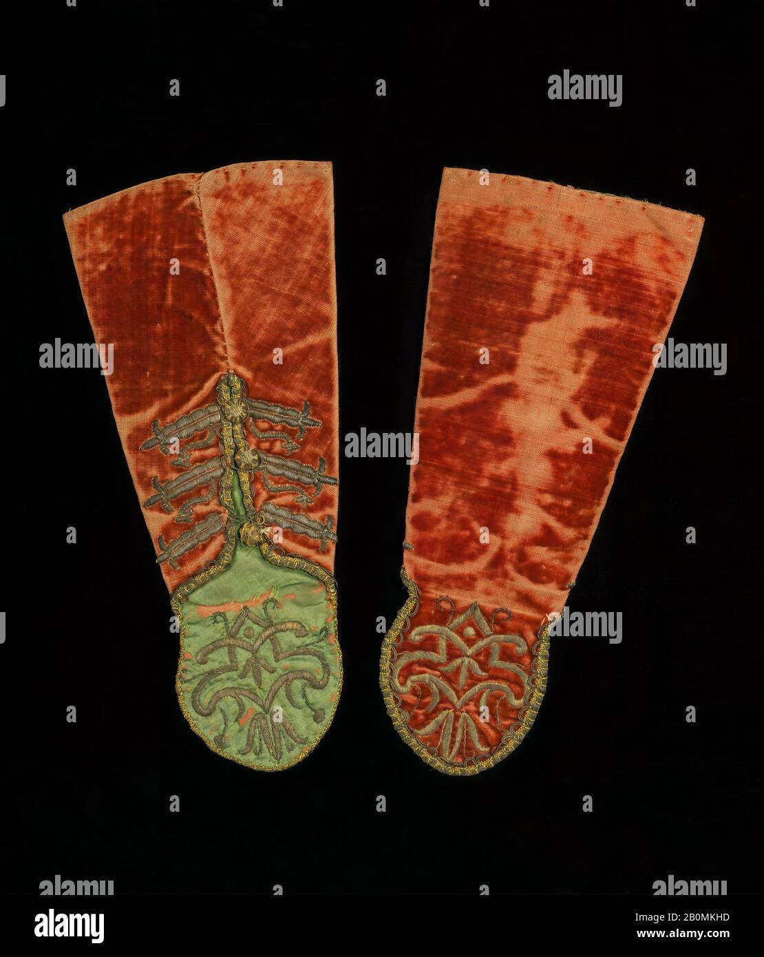 Mitts, Italienisch, Anfang des 17. Jahrhunderts, Italienisch, Seide, Metall Stockfoto