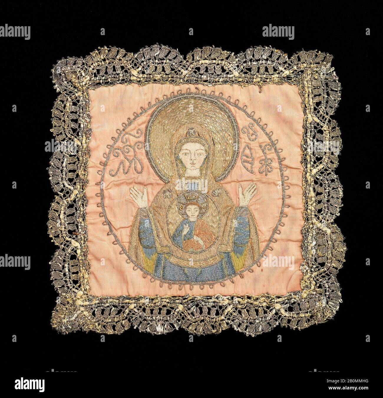 Paten-Abdeckung, Russisch, 16. Jahrhundert, Russisch, Seide, Metall, Baumwolle, 8 x 8 Zoll (20,3 x 20,3 cm Stockfoto