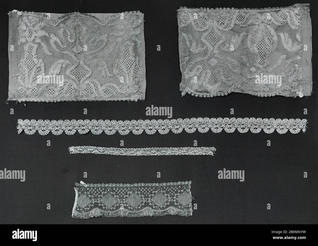 Fragment, Französisch, ca. 1725, Französisch, Spitze Aus Spulen, L. 16 1/2 x W. 12 Zoll (41,9 x 30,5 cm), Textil-Schnürsenkel Stockfoto