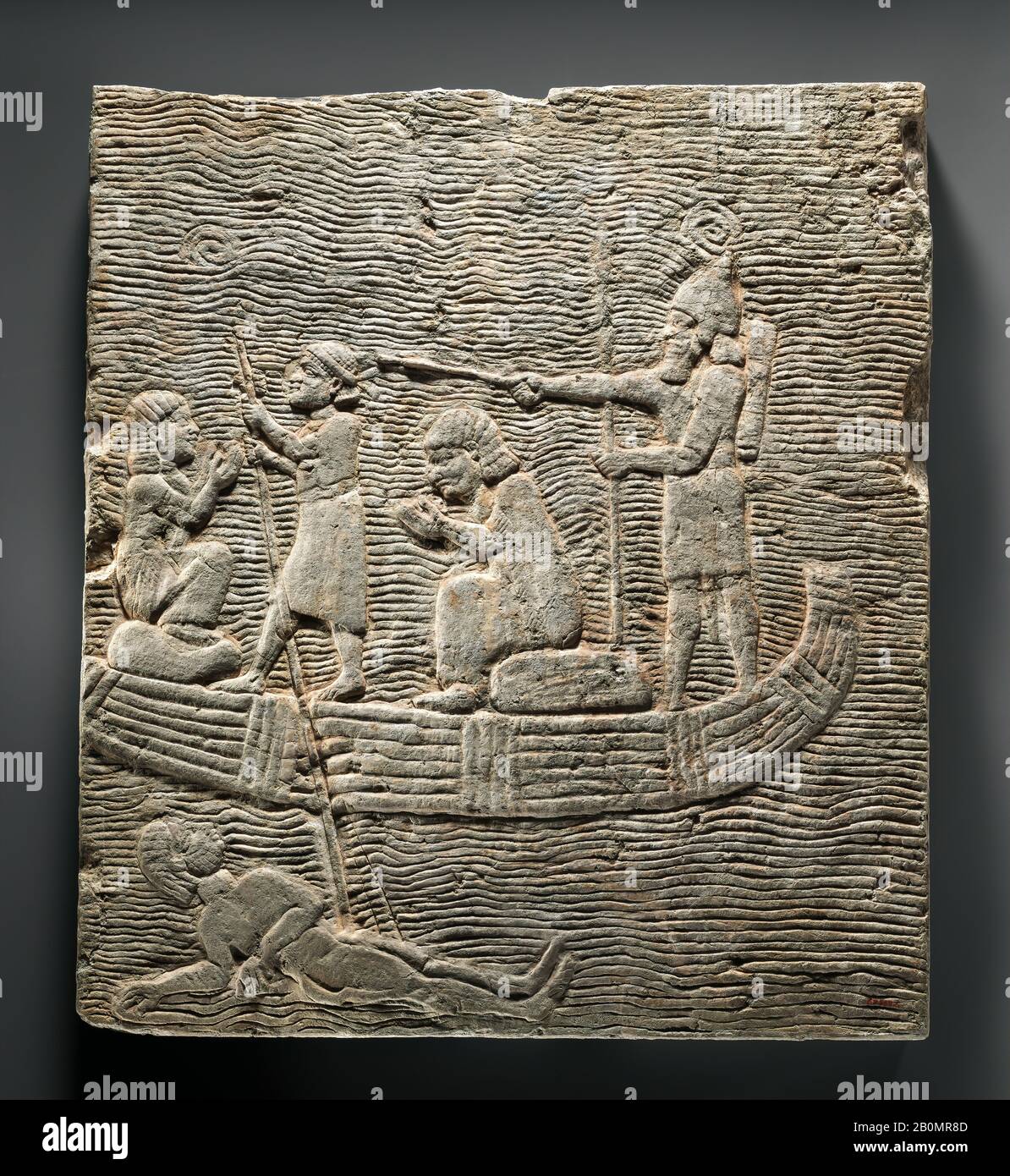 Relieffragment: Assyrischer Soldat, der Gefangene über das Wasser führt, Assyrisch, Neo-Assyrisch, Date Ca. 668-627 v. Chr., Mesopotamien, Ninive, Assyrer, Gipsalabaster, 20 1/4 x 18 1/4 Zoll, 48lb. (51,6 x 46,3 cm), 48 lbs, Stone-Reliefs Stockfoto
