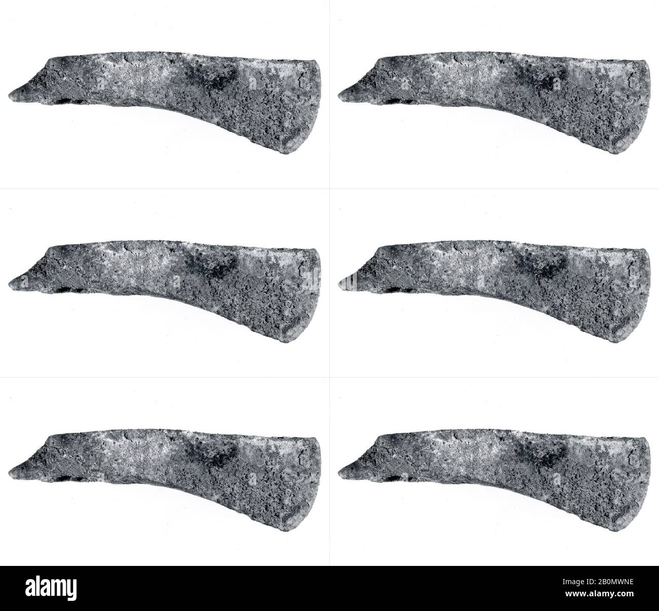 Adze head, Iran, Iron Age III, Date ca. Jahrhundert v. Chr., Iran, Sé Girdan, Iran, Bronze, 1,73 x 0,2 x 5,43 Zoll. (4,39 x 0,51 x 13,79 cm), Metalwork-Implements Stockfoto