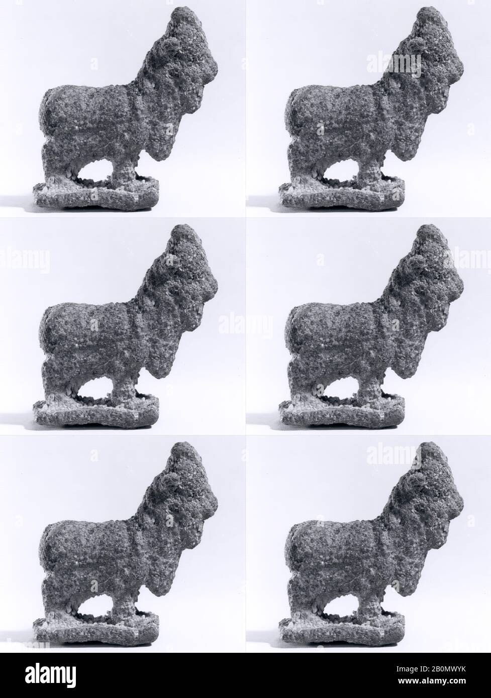 Figurine, Archäologischer Komplex Baktria-Margiana, Bronze, Datum ca. Ende 3. Anfang 2. Jahrtausend v. Chr., Baktria-Margiana, Archäologischer Komplex Baktria-Margiana, Kupferlegierung, 1,81 x 1,73 Zoll. (4,6 x 4,39 cm), Metalwork-Sculpture Stockfoto