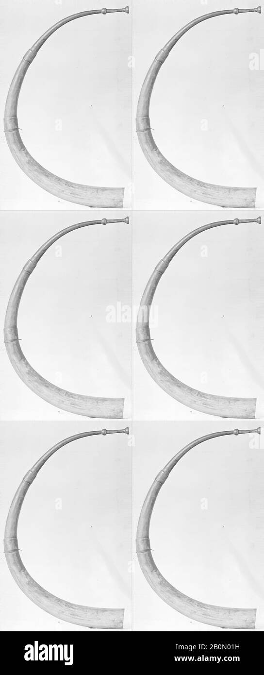 Cornu, Britisch, Ende des 19. Jahrhunderts, London, England, Großbritannien, Britisch, Bronze, L. 3 ft. 11Zoll, Großes Ende 3 Zoll, Aerophone-Lip Vibrationstrompete, Posaune Stockfoto