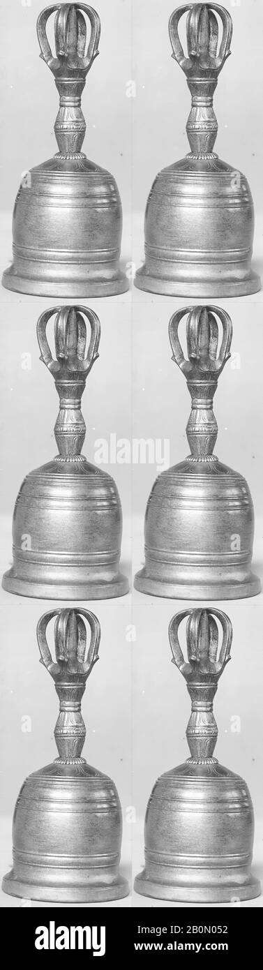 Bell (Rei), Japanisch, Ende des 19. Jahrhunderts, Japan, Japanisch, Metall, H. 17,8 cm; Diam. Der Glocke 7,6 cm (3 Zoll), Idiophone-Struck-Glockenklapper Stockfoto