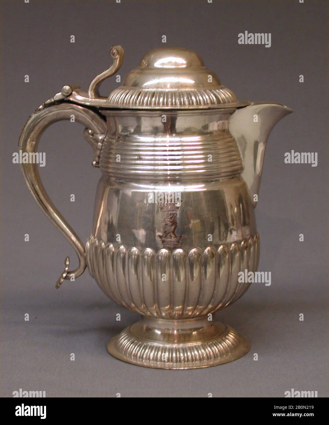 Tankard, Britisch, Sheffield, Ca. 605, Britisch, Sheffield, Sheffield Plate, Höhe: 8 5/8 Zoll (21,9 cm), Metallwork-Silverblech Stockfoto