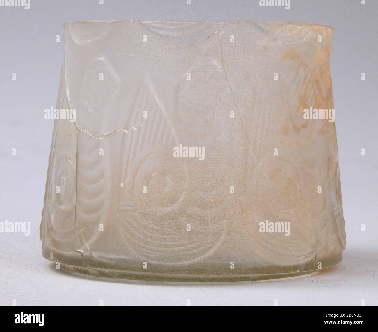 Cup, 10. Bis 11. Jahrhundert, Vermutlich iranischer Seite, Glas; frei geblasen, geoolt, und Entlastungsschnitt, H. 2 3/8 Zoll. (6,0 cm), Durchmesser der Basis: 3 Zoll (7,6 cm), Durchmesser der Felge: 2 3/4 Zoll (7,0 cm), Glas Stockfoto