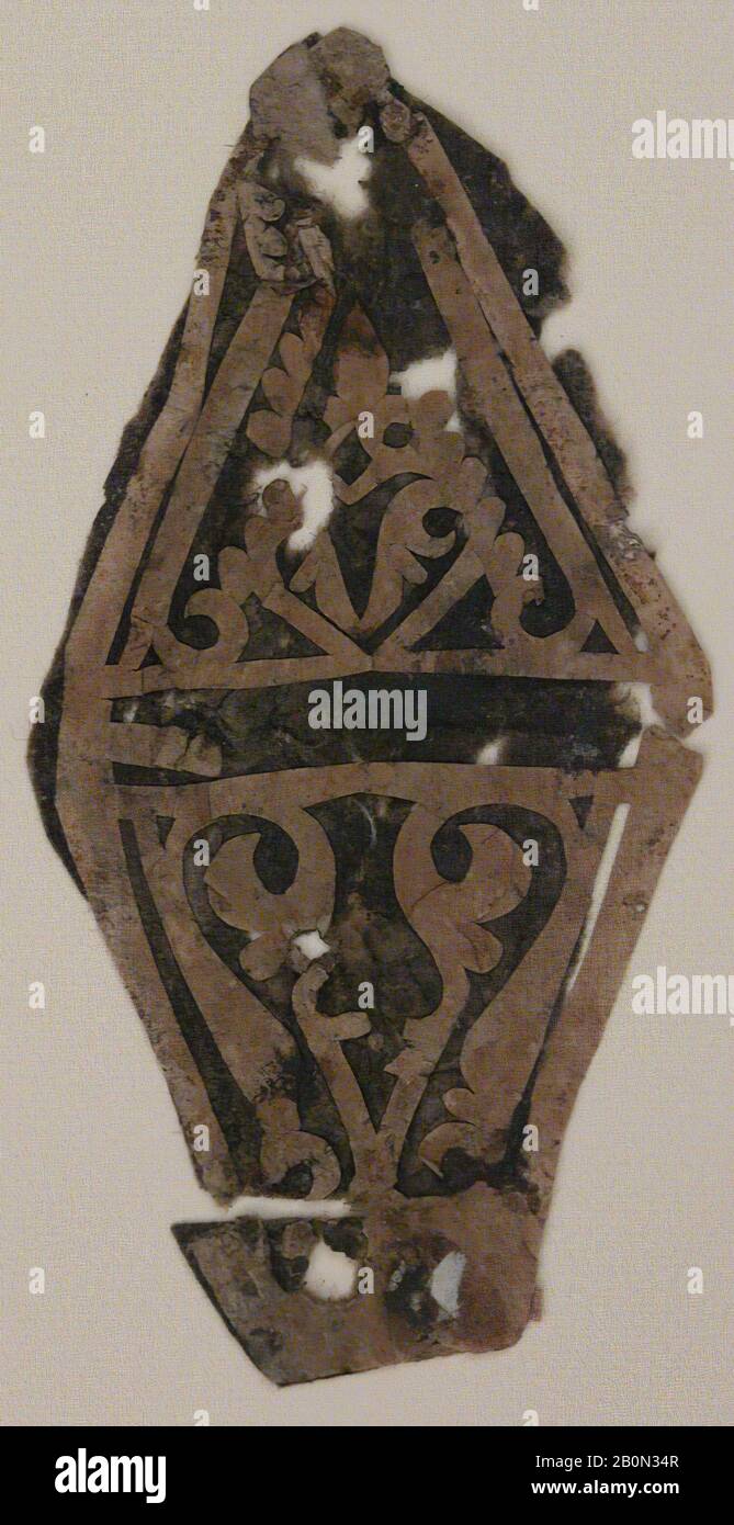 Papierausschnitt, Papierausschnitt, 10. Jahrhundert, In Ägypten Hergestellt, Papier; Ausschnitt, 4 7/8 x 2 1/2 Zoll (12,4 x 6,4 cm), Codices Stockfoto