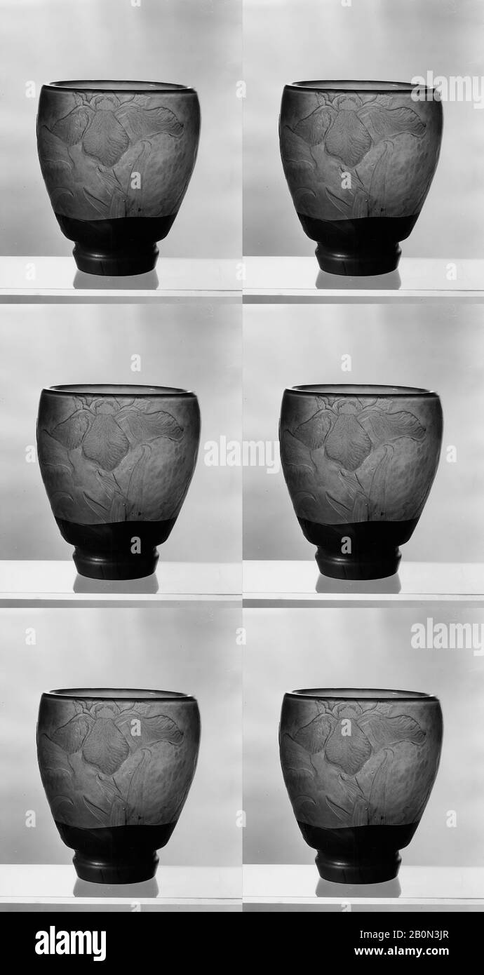Emile Gallé, Vase, Französisch, Établissements Gallé, CA. 1900, Französisch, Glas, H. 7-5/8, D. 6-1/4 Zoll, (19,4 x 15,9 cm.), Glas Stockfoto