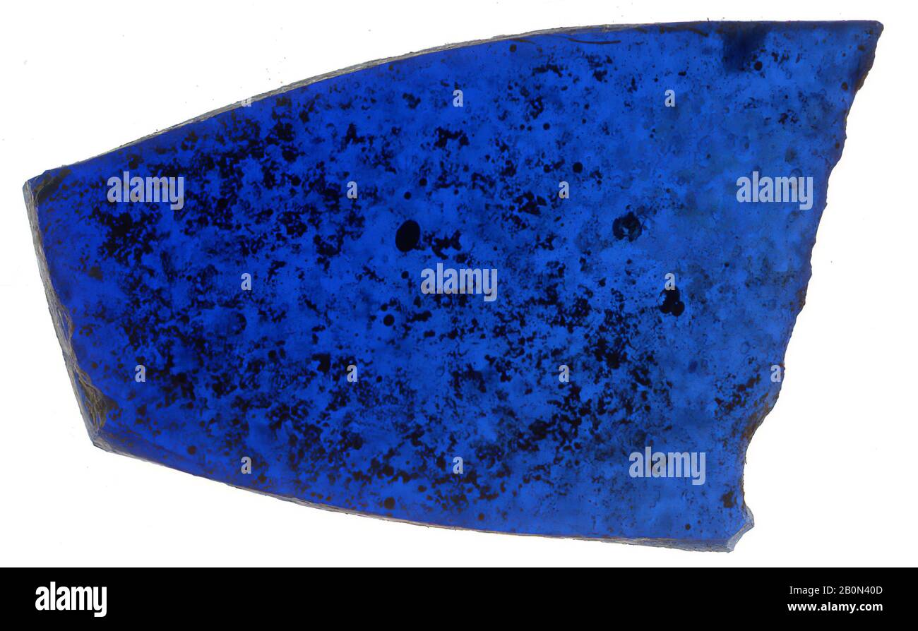 Fragment, Kreuzritter, 13. Jahrhundert, Kreuzritter, Glasmalerei, 13. 16 × 1 5/16 × 3/16 Zoll. (2,1 × 3,4 × 0,4 cm), Glass-Sad Stockfoto