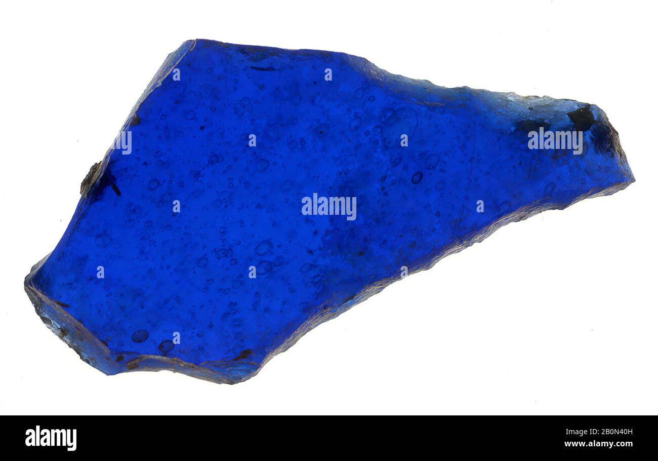 Fragment, Kreuzritter, 13. Jahrhundert, Kreuzritter, Glasmalerei, 13. 16 × 1 7/16 × 3/16 Zoll. (2,1 × 3,6 × 0,4 cm), Glass-Sad Stockfoto