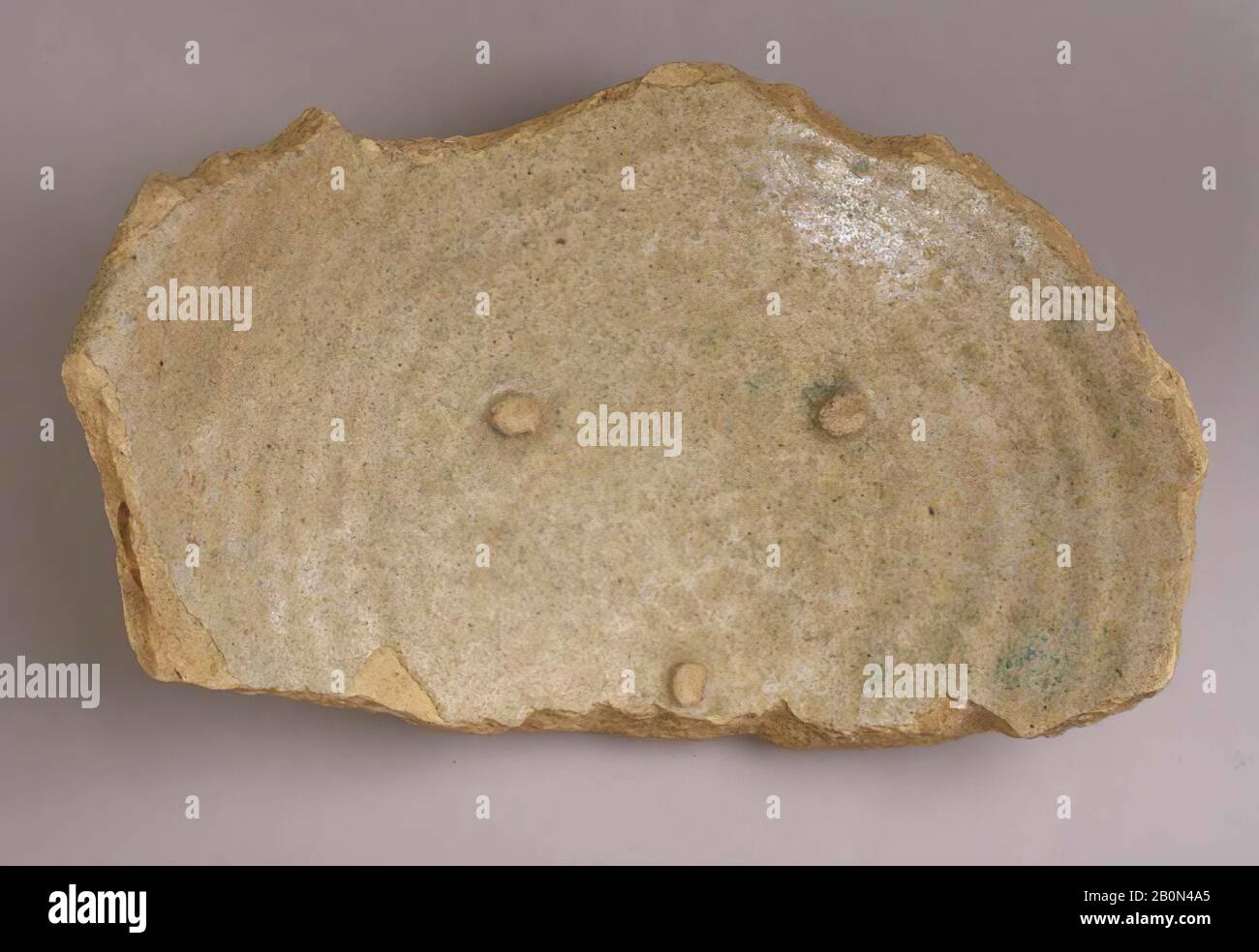 Fragment, 3.-8. Jahrhundert, Im Irak Ausgegraben, Ctesiphon, Steingut; glasiert, Keramik Stockfoto