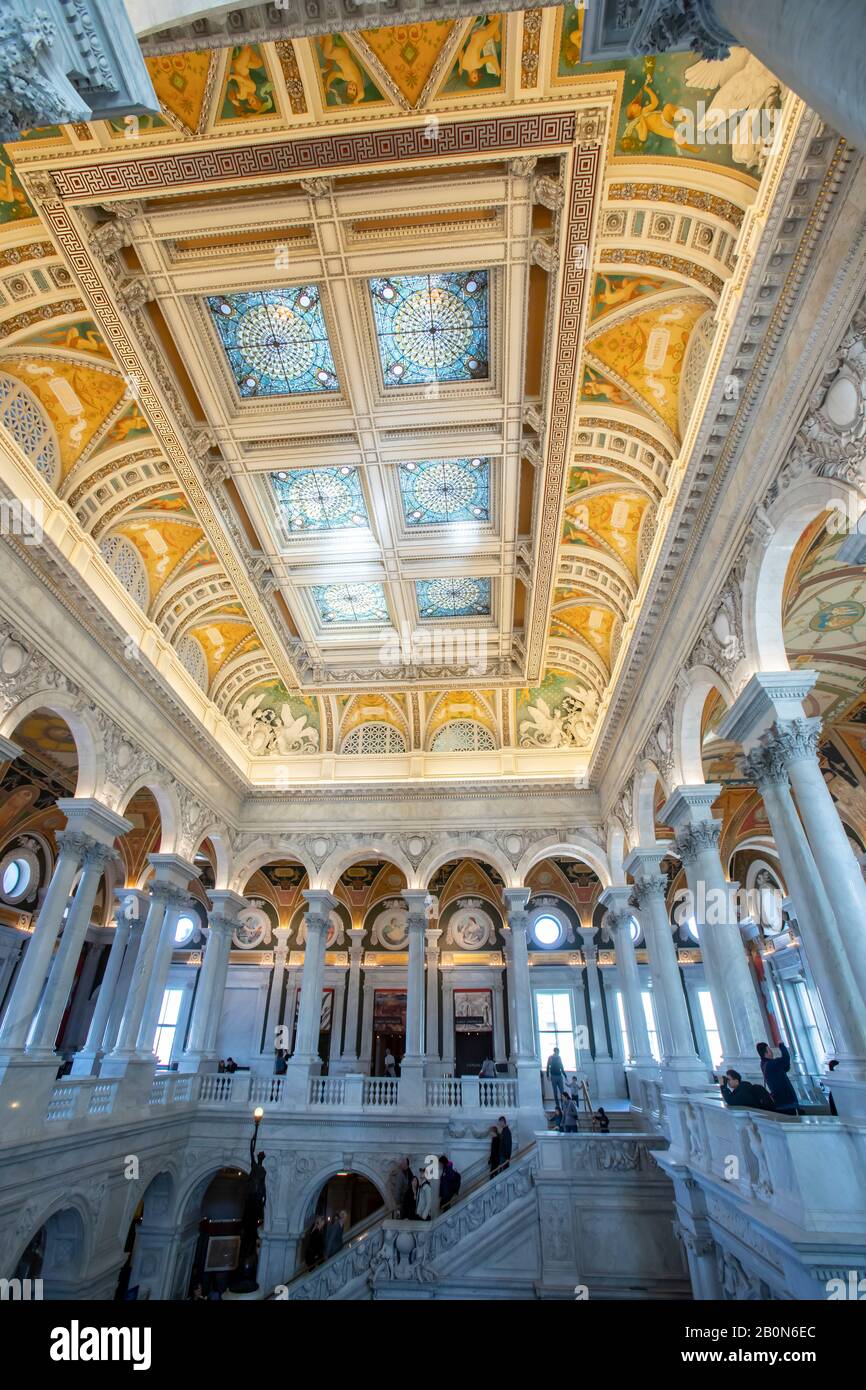Washington, D.C. - 17. Januar 2020 - Innere der Library of Congress Thomas Jefferson Building mit Touristen während des offenen Hauses. Stockfoto