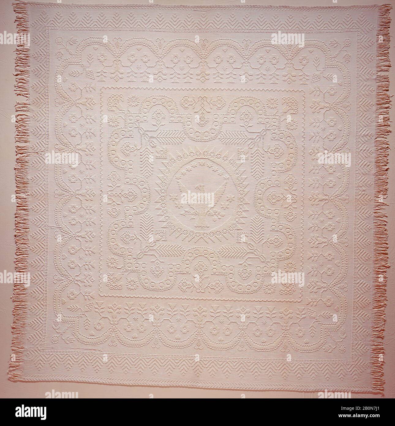 Gegenscheibe, Typ Bolton, amerikanisch, ca. 1820-1835, Möglicherweise hergestellt in New York, Vereinigte Staaten, amerikanische Küche, Baumwolle, gewebt, 110 x 98 1/2 Zoll (279,4 x 250,2 cm), Textilien Stockfoto