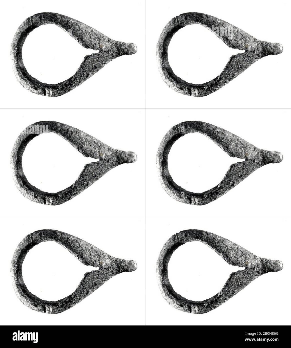 Schmuck, Mali, 9. Bis 17. Jahrhundert, Mali, Inland Niger-Delta-Region, Mali, Kupferlegierung, H x B x T: 1 7/8 x 1 1/4 x 1/2 Zoll. (4,8 x 3,2 x 1,3 cm), Metall-Namen Stockfoto