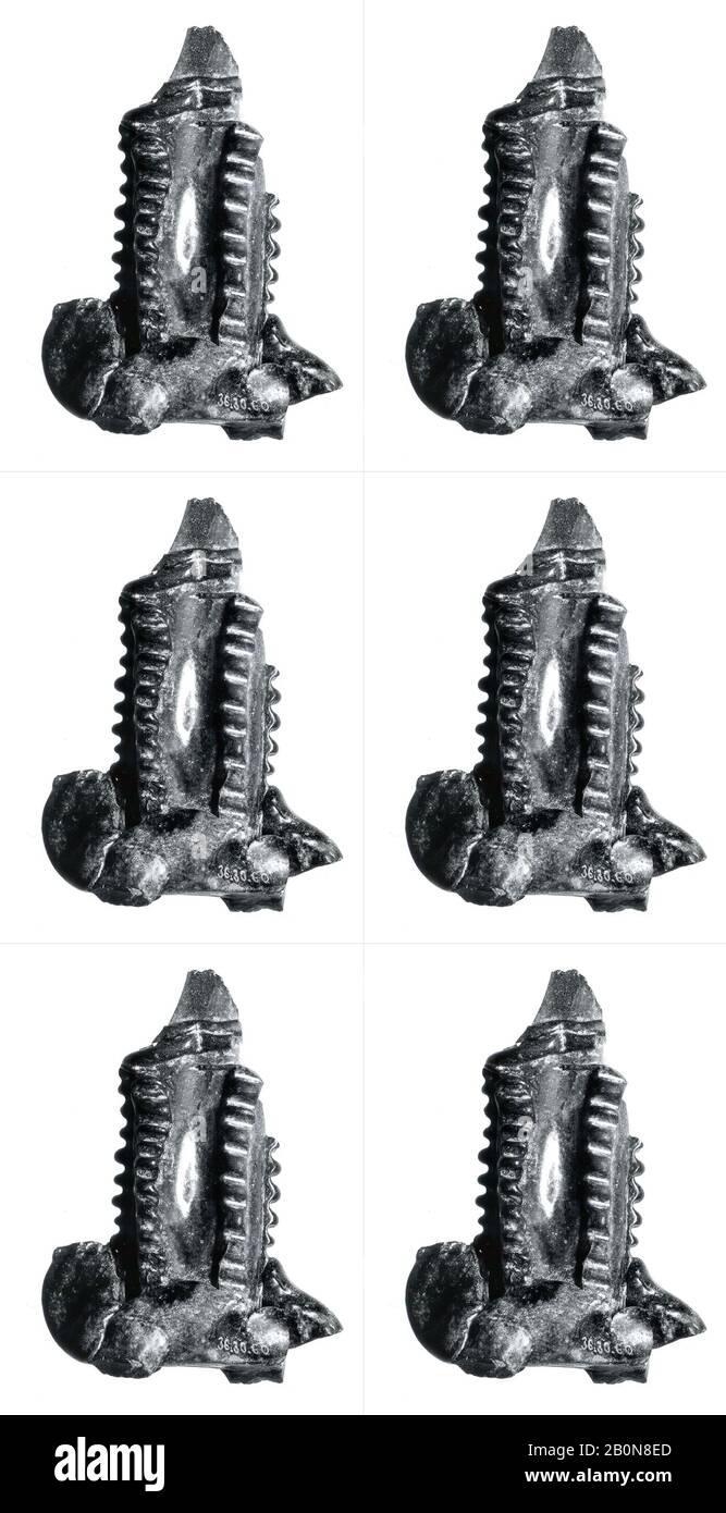 Doppelflaschenfragment, Sasanian, Sasanian, Date Ca. Chr., Iran, Qasr-i Abu Nasr, Sasanian, Glas, 3,25 x 2,5 Zoll. (8,26 x 6,35 cm), Glass-Vessels Stockfoto