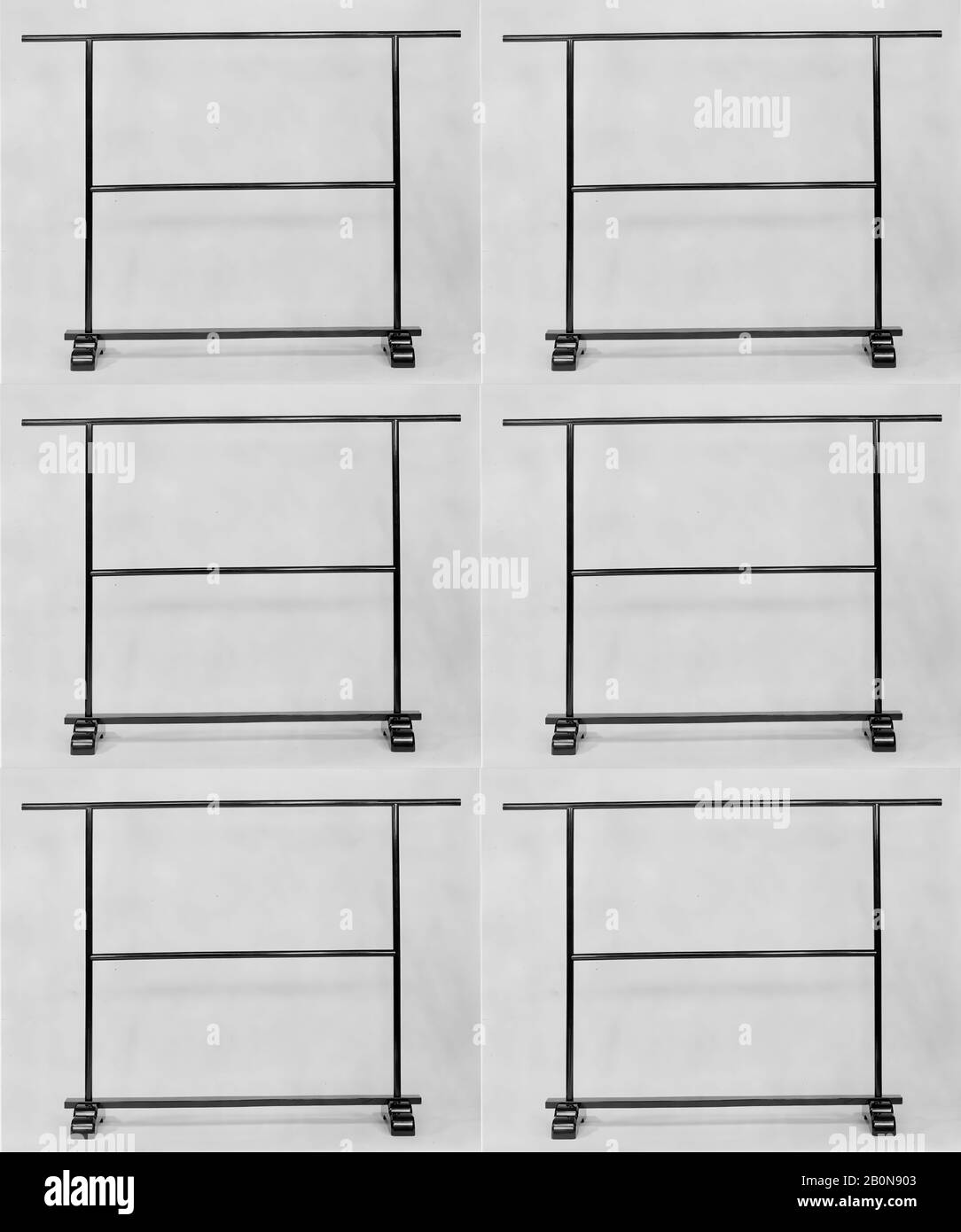 Kimono-Rack, Japan, 20. Jahrhundert, Japan, Lack auf Holz, H. 60 1/2 Zoll (153,7 cm), Möbel Stockfoto