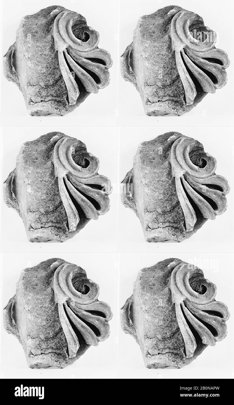 Marmorfragment einer ionischen Säulenhauptstadt aus dem Tempel der Artemis bei Sardes, Griechisch, Hellenistisch, Datum 3. Jahrhundert v. Chr., Griechisch, Marmor, Anderes: 13 1/4 Zoll (33,7 cm), Steinbildhauerei Stockfoto