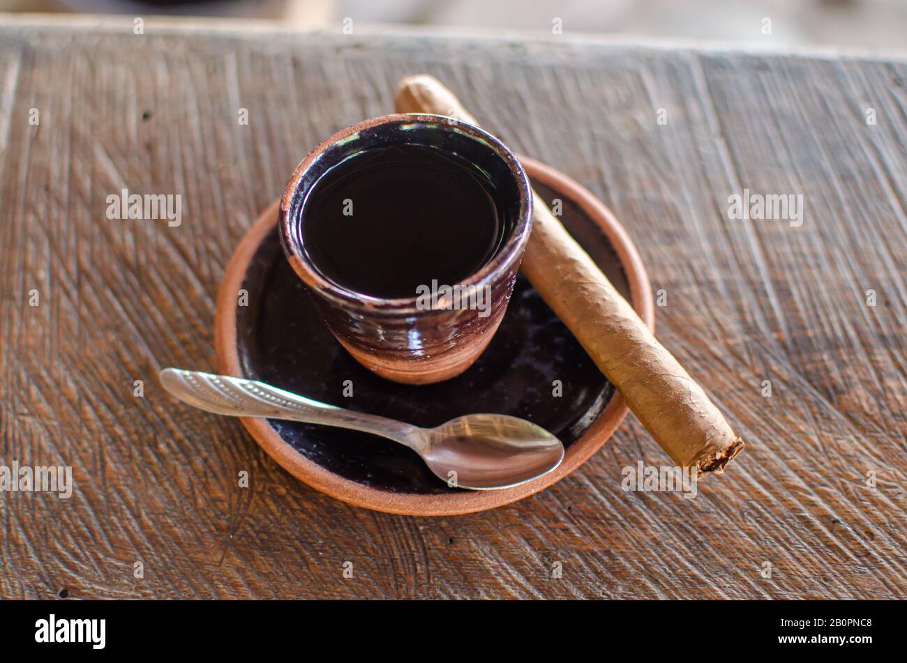 Kaffee und Tabak, wie in Trinidad üblich, ein beliebtes Touristenschicksal in Zentral-Kuba Stockfoto