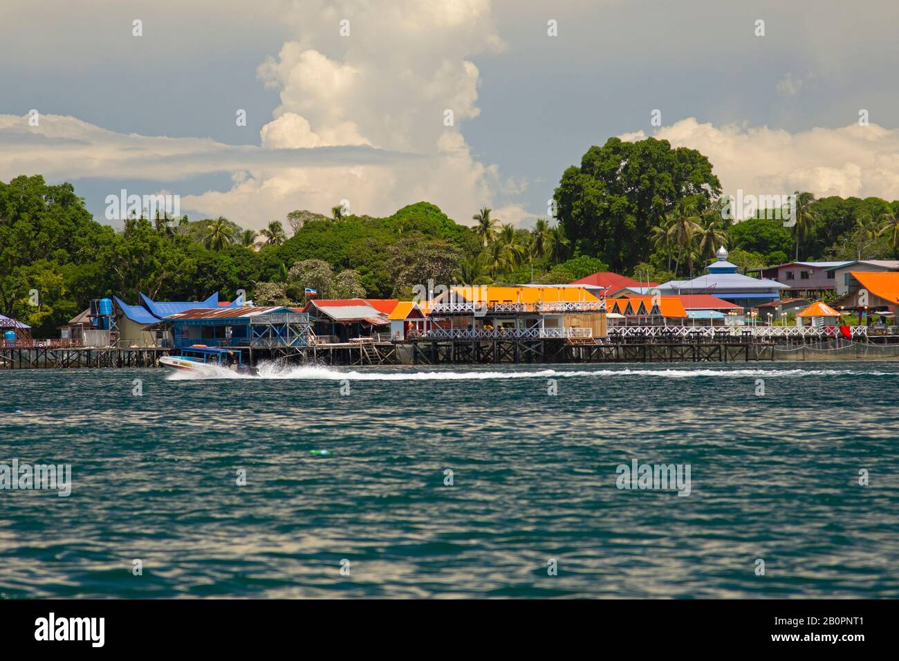 Häuser am Wasser an Stelzen, Semporna, Malaysia Stockfoto